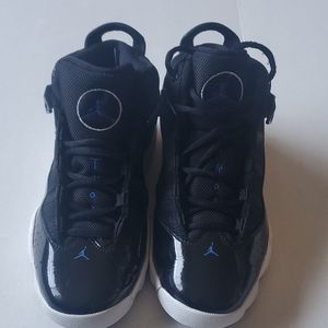 Boy's Sneakers ( Jordan)